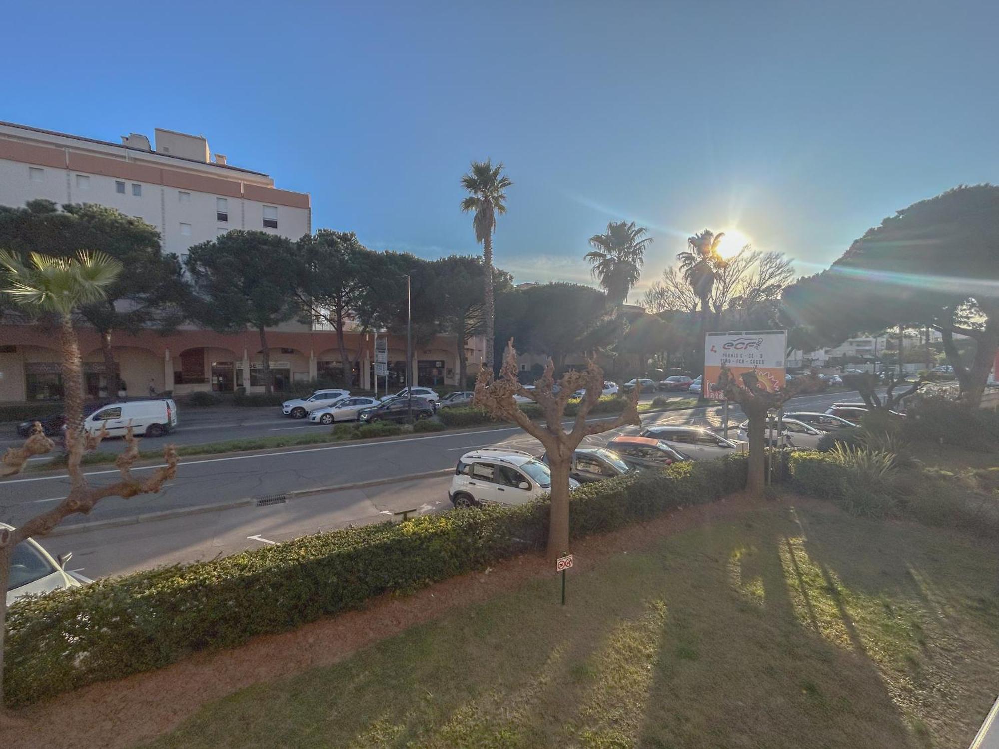2 Pieces A Avec Parking * Fréjus